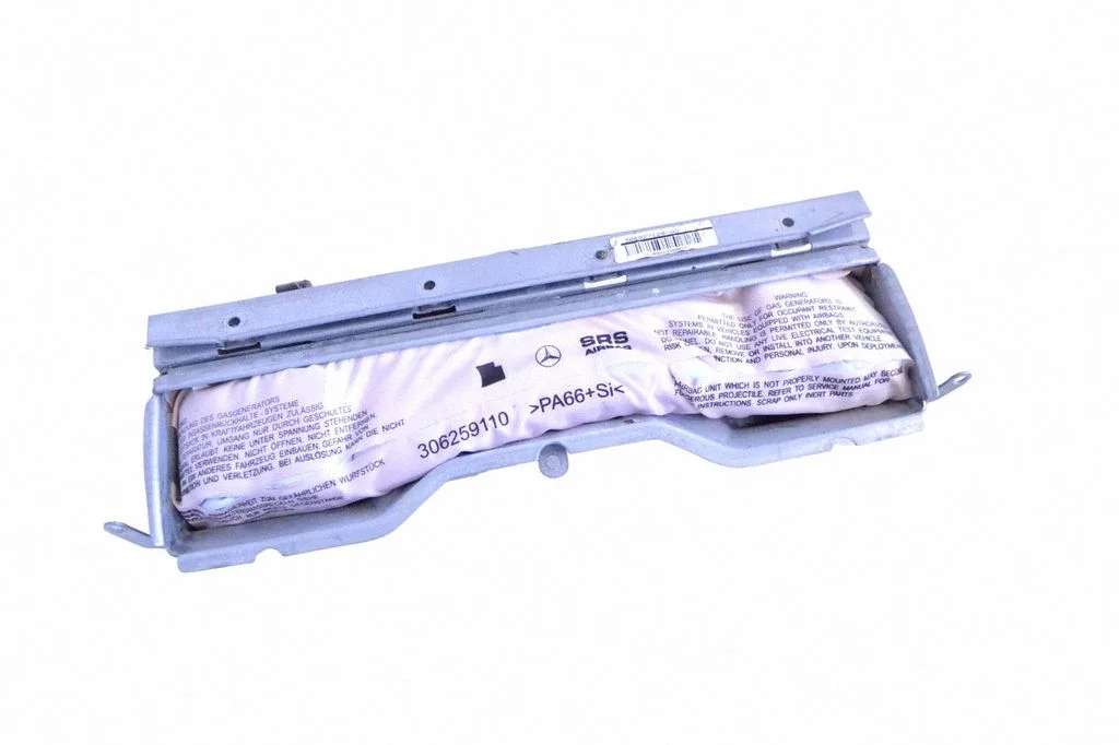 Ceļgalu drošības spilvens – Mercedes-Benz C klase AMG W204 (2007-2014)