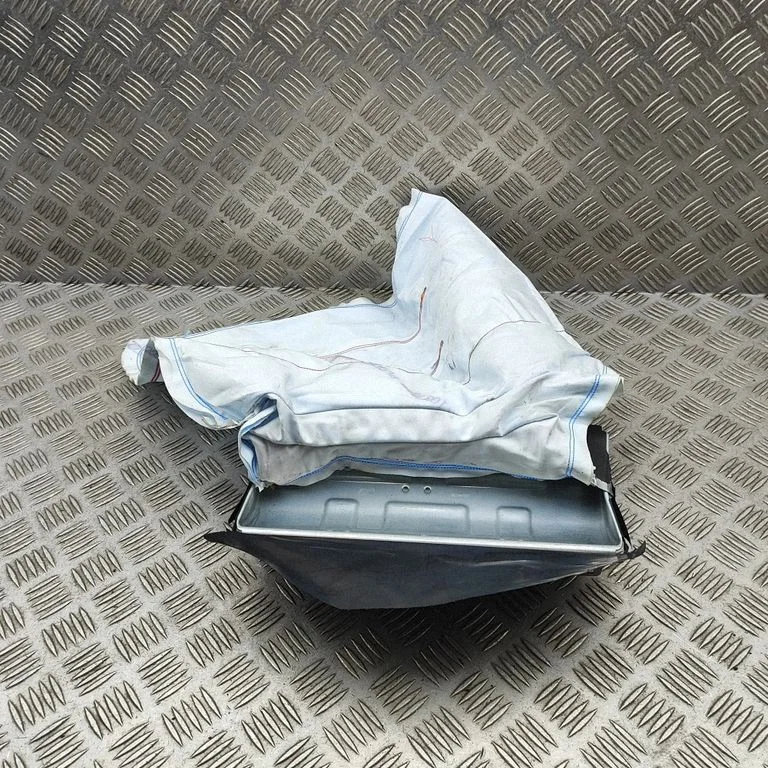 Knee airbag 8V1880841C