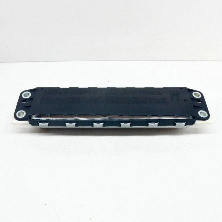 Knee airbag 0589P10071