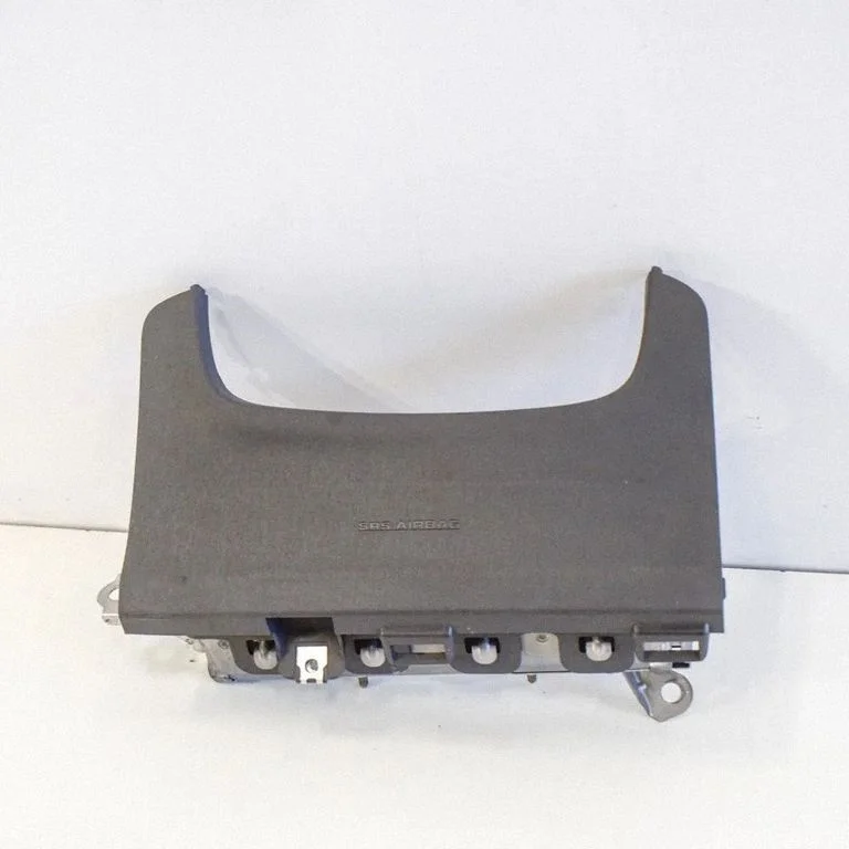 Knee airbag – Toyota Prius (XW30) (2009-2015)