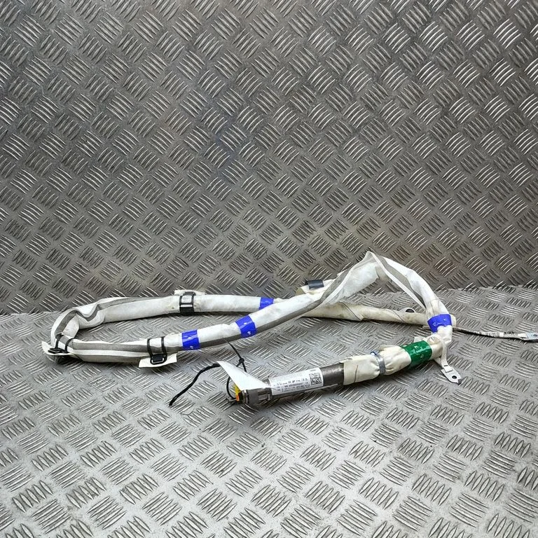 Katuse turvapadi (kardin) 8T0880741A
