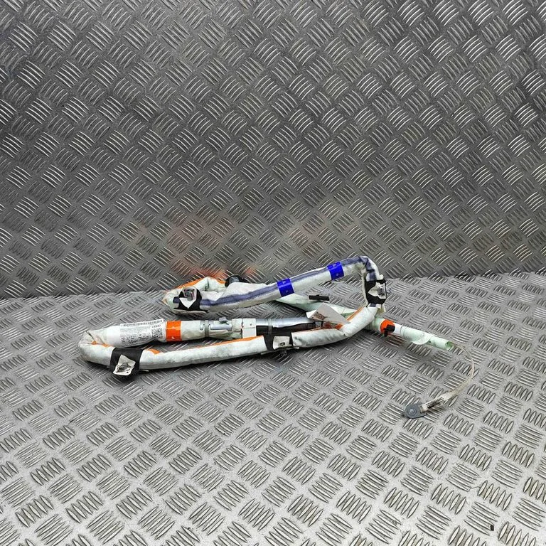 Katuse turvapadi (kardin) 8W8880742D