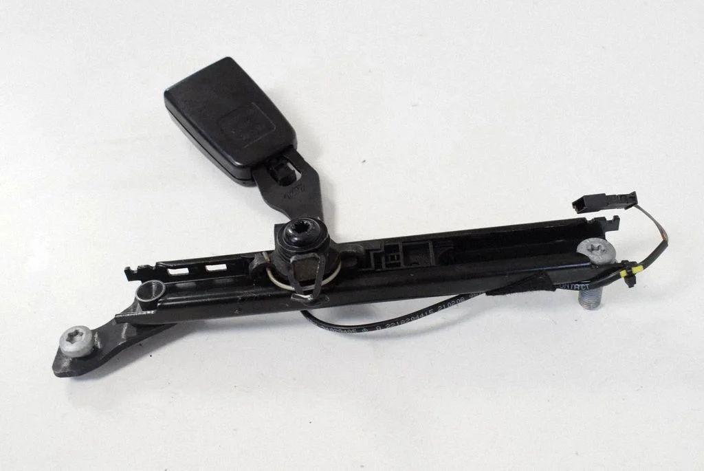 Rear seatbelt buckle – Mercedes-Benz S-Class W221 (2005-2013)