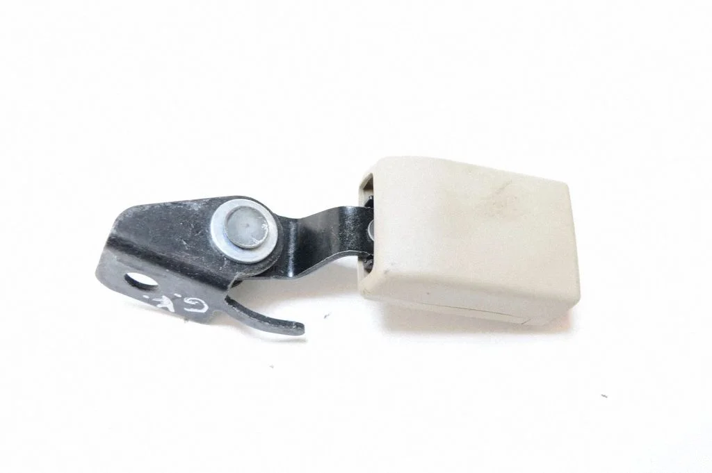 Rear seatbelt buckle 13267140