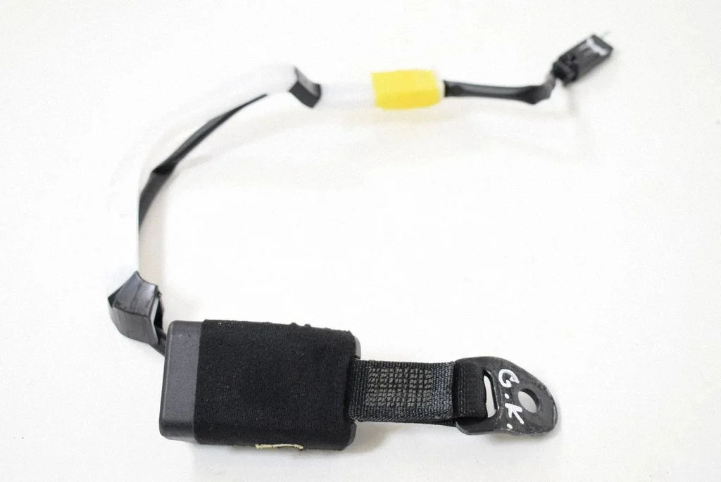 Rear seatbelt buckle – Lexus RC (2014-)