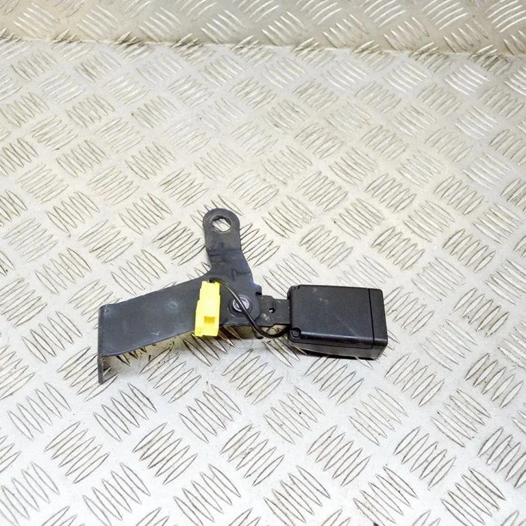 Aizmugurējās drošības jostas sprādze 39838366