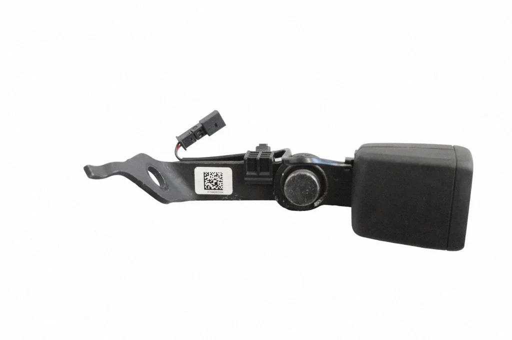Rear seatbelt buckle 7442031