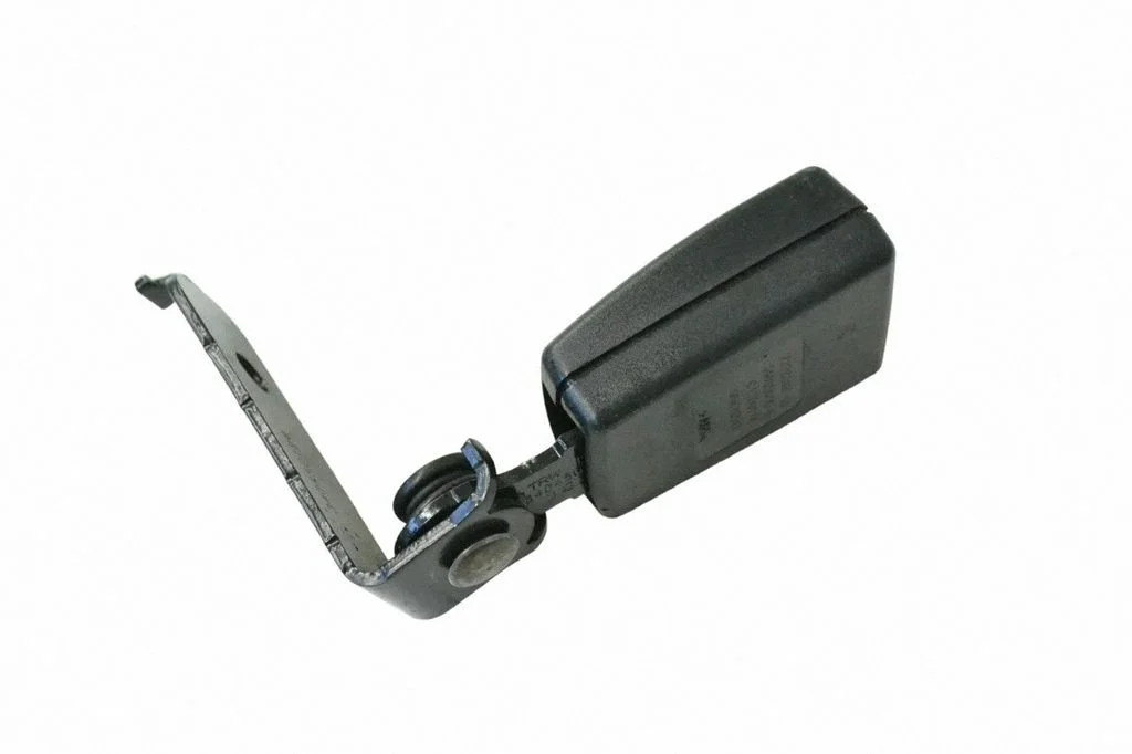 Rear seatbelt buckle 7226393