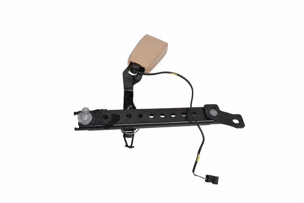 Rear seatbelt buckle – Mercedes-Benz S-Class W221 (2005-2013)