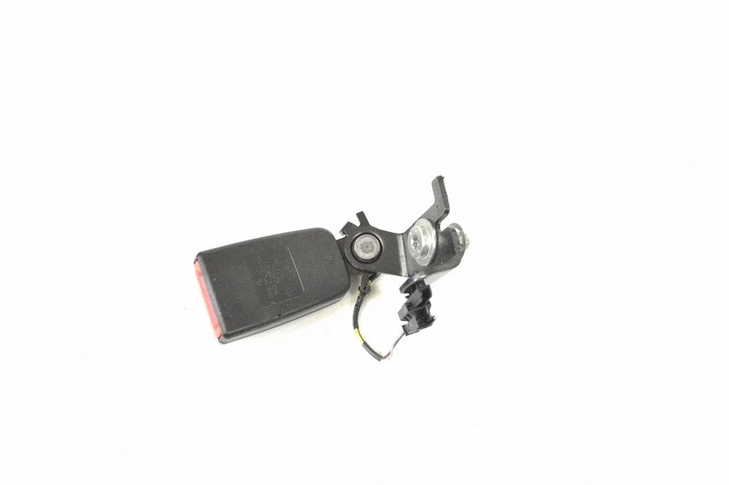 Aizmugurējās drošības jostas sprādze A2388600900