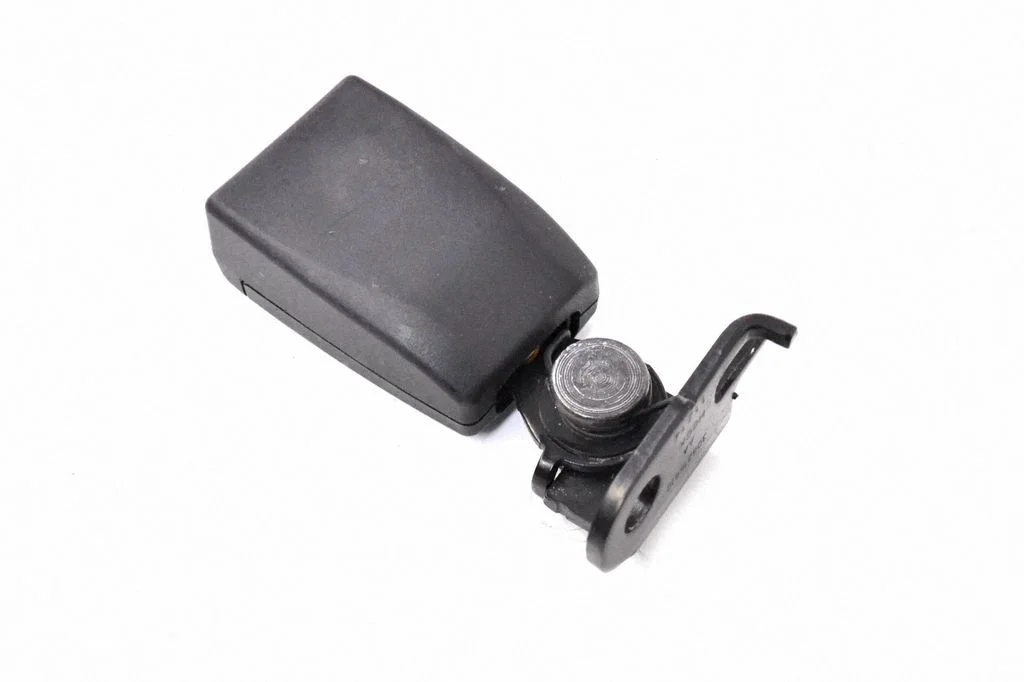 Rear seatbelt buckle – Porsche Macan (95B) (2014-2018)
