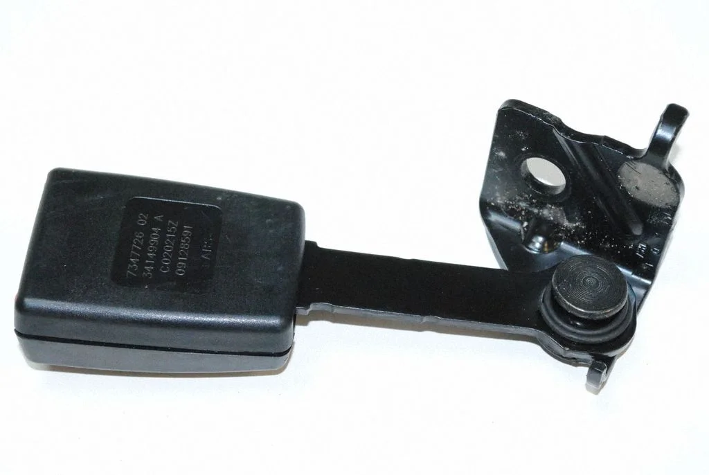 Aizmugurējās drošības jostas sprādze – BMW i3 (2013-)