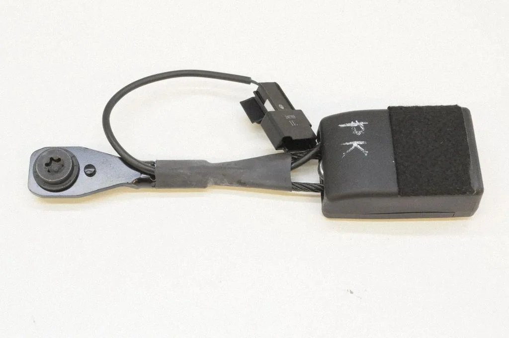 Front seatbelt buckle – Opel Insignia A (2008-2017)