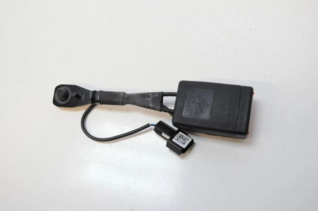 Front seatbelt buckle – Opel Insignia A (2008-2017)