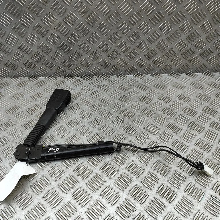 Front seatbelt buckle – BMW 3 Series F30 F35 F31 (2012-2018)