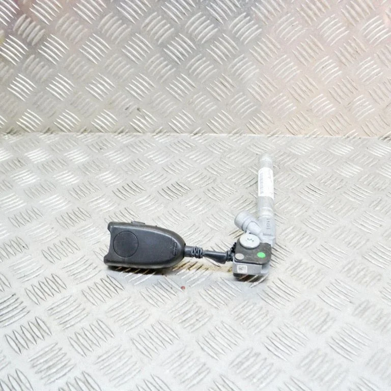 Priekšējās drošības jostas sprādze 618427500