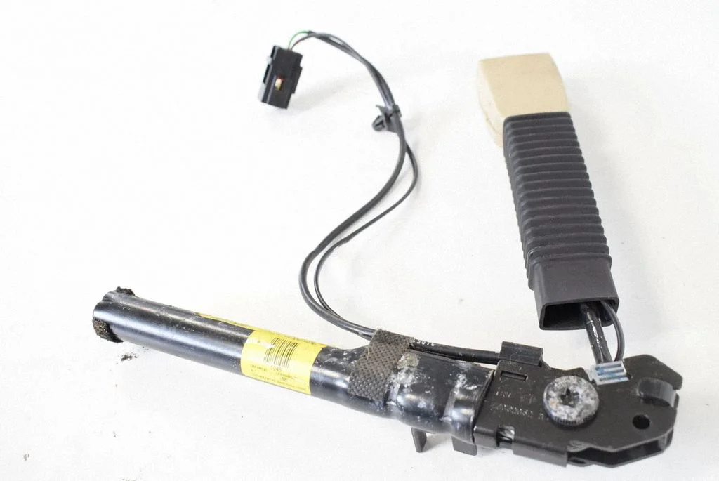 Front seatbelt buckle – Jaguar XF X250 (2007-2015)