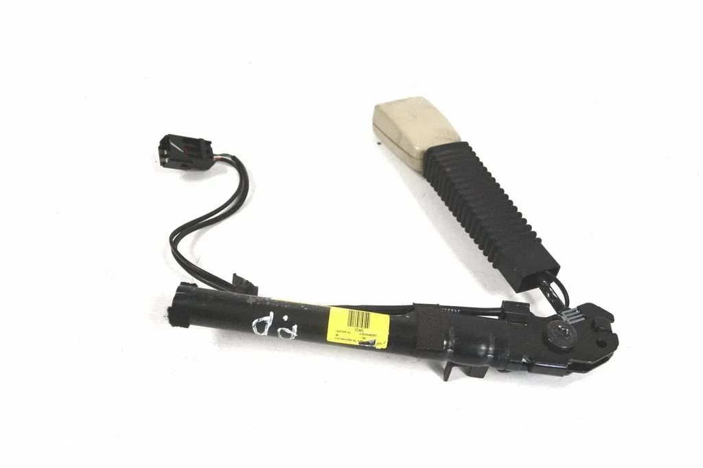 Priekšējās drošības jostas sprādze AW83F61202AC