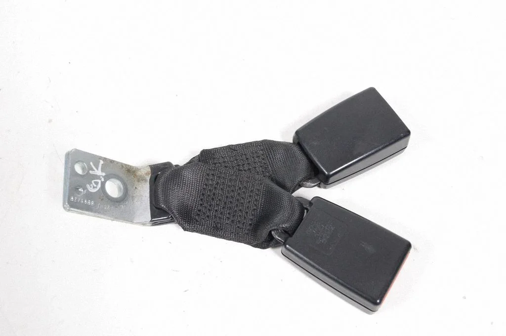 Middle seatbelt buckle (rear) – Jaguar XF X250 (2007-2015)