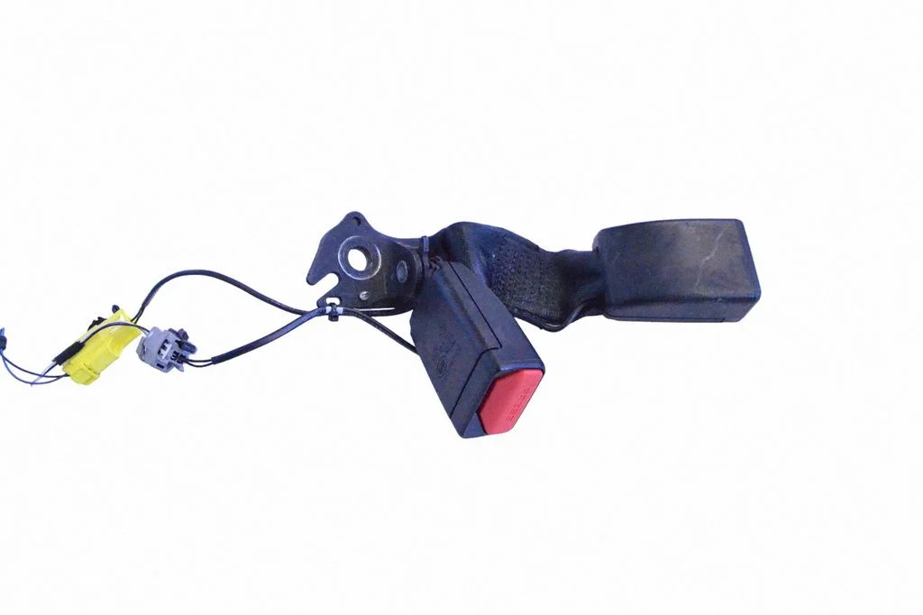 Middle seatbelt buckle (rear) – Jaguar XF X260 (2015-)