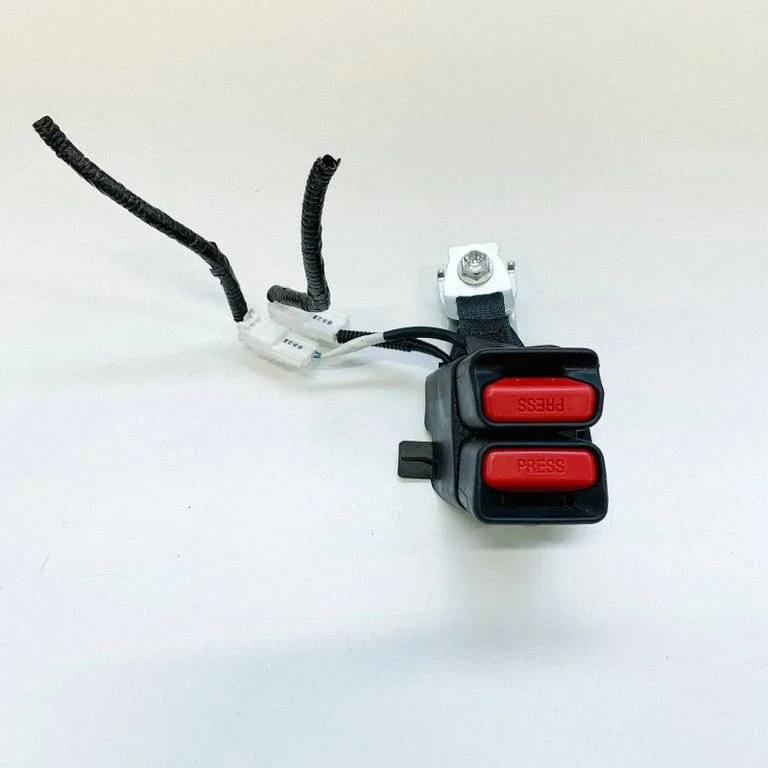 Middle seatbelt buckle (rear) – Toyota C-HR I (2016-2023)