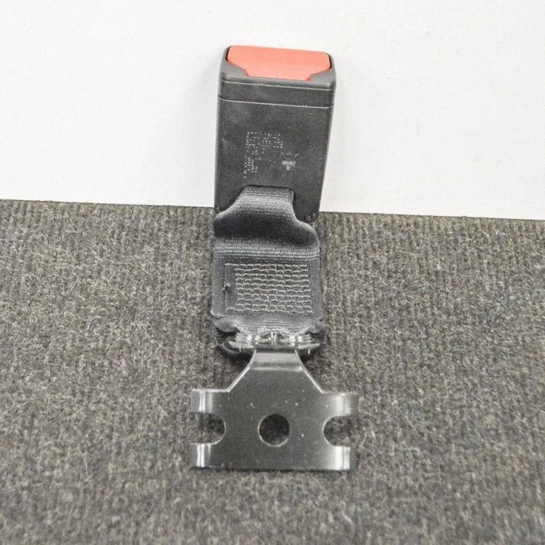 Middle seatbelt buckle (rear) – Maserati Ghibli (2013-)