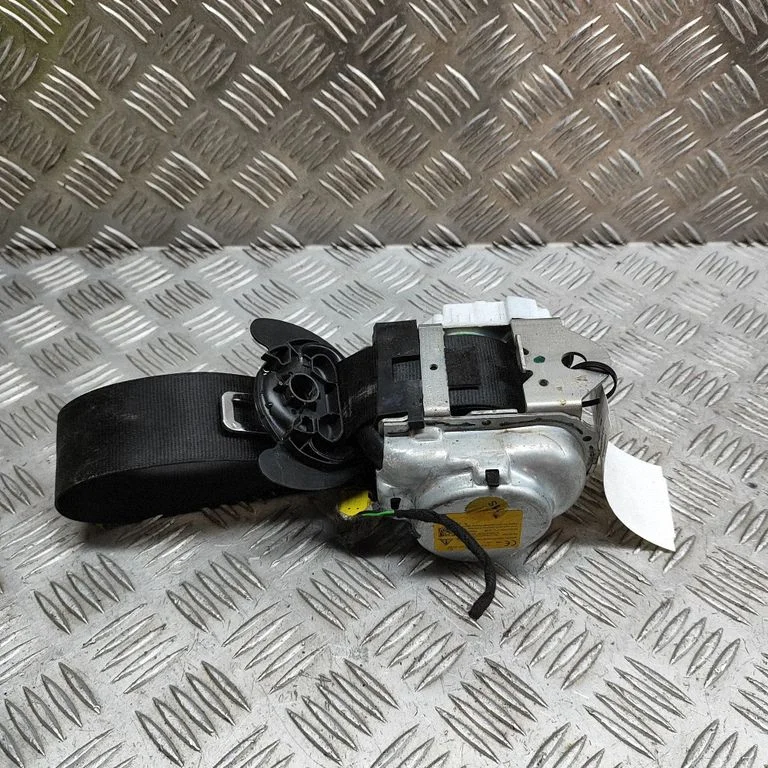 Tagumine turvavöö 4M0857805