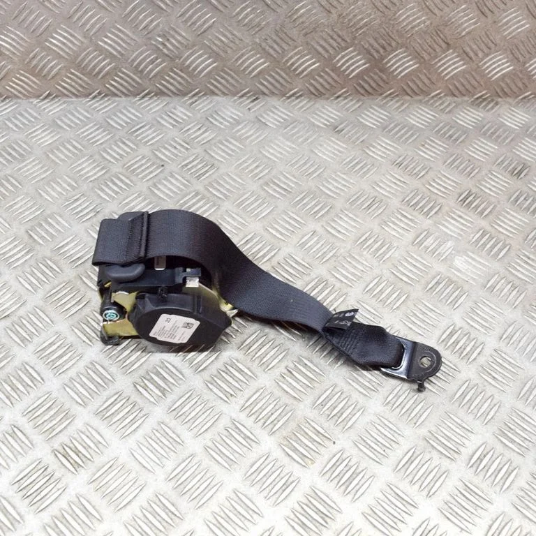 Rear seatbelt 111015401F