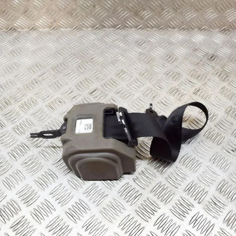 Rear seatbelt 636156500F