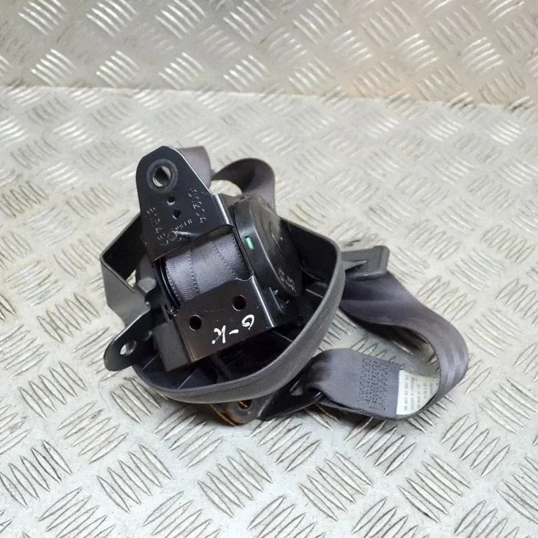 Rear seatbelt TK523N300