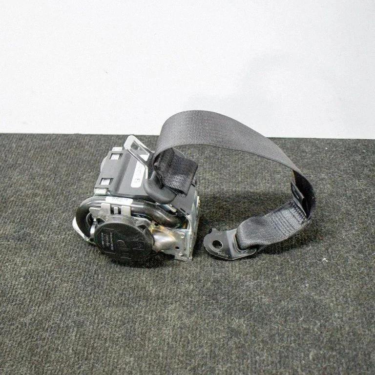 Rear seatbelt 111015401F