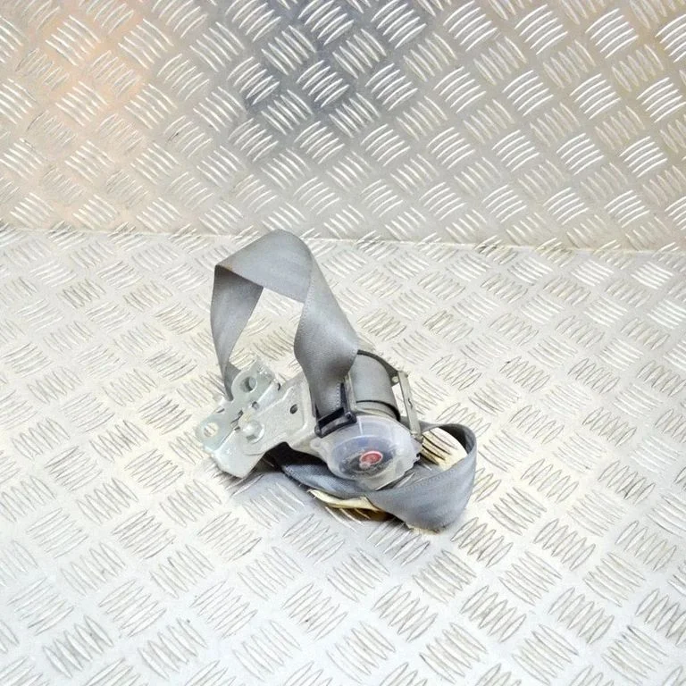 Aizmugurējā drošības josta 7T1660