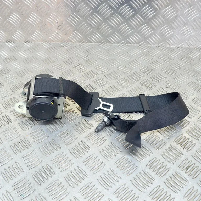 Rear seatbelt 618642000B
