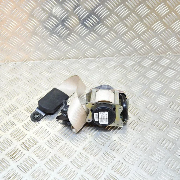 Aizmugurējā drošības josta 624640600E