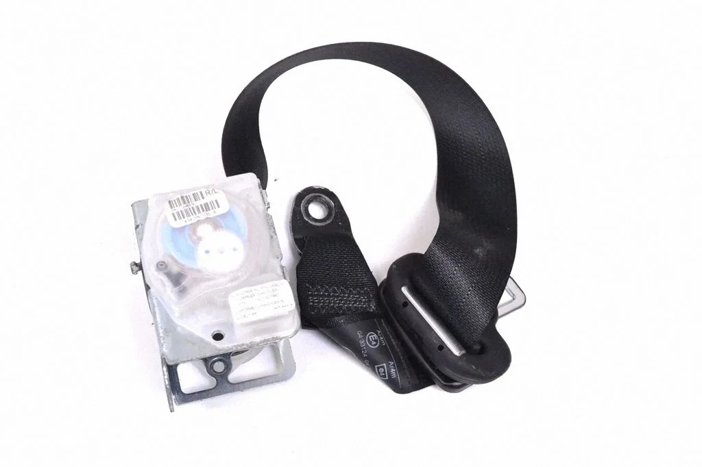 Rear seatbelt – Chrysler 300C (2011-)