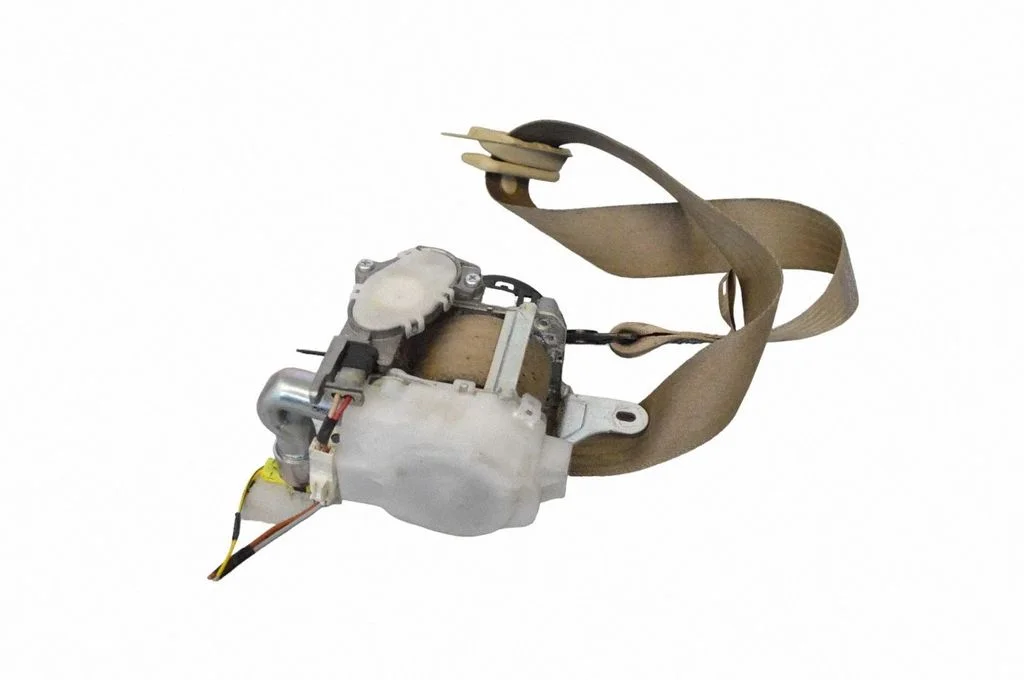 Front seatbelt 7Q2610P