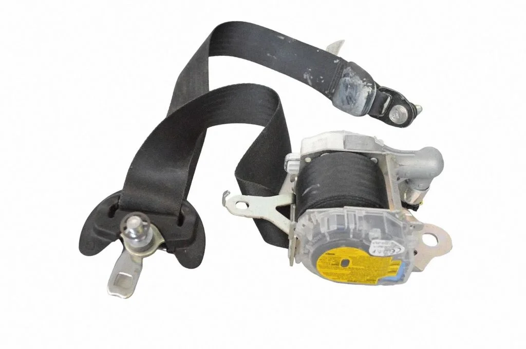 Front seatbelt 7T4220P