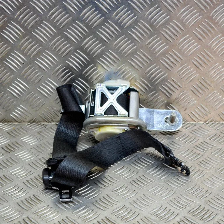 Front seatbelt – Tesla Model S (2012-)