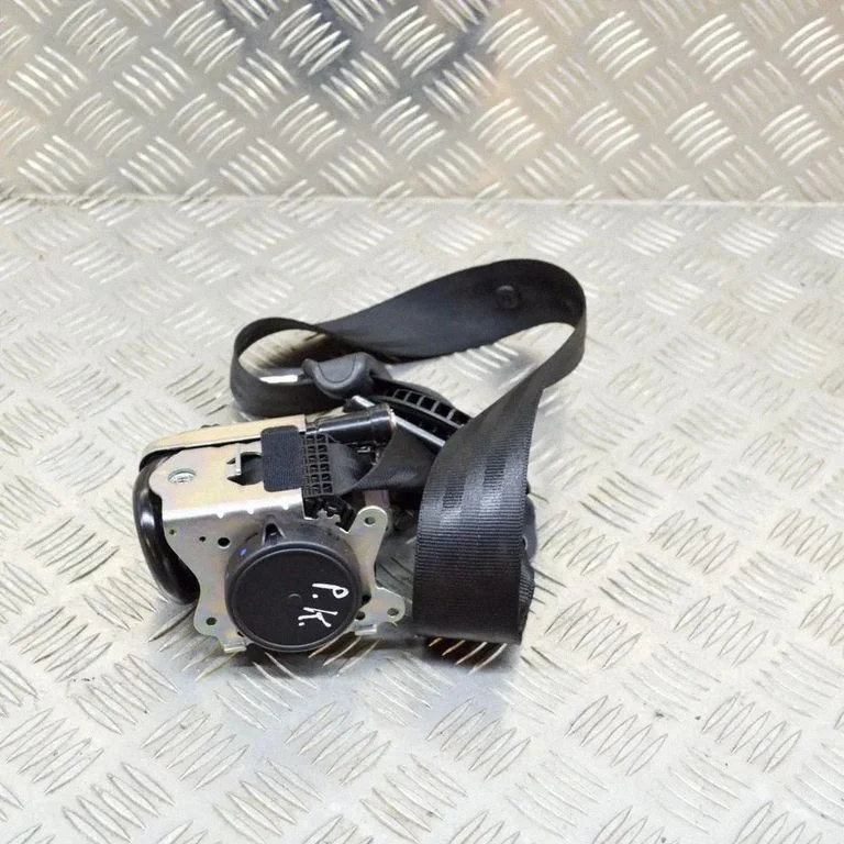 Front seatbelt L004591