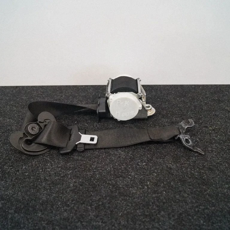 Front seatbelt – BMW 3 Series E90 E91 (2005-2012)