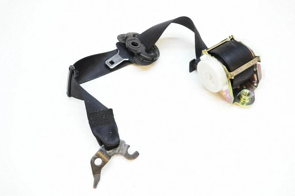 Front seatbelt – left