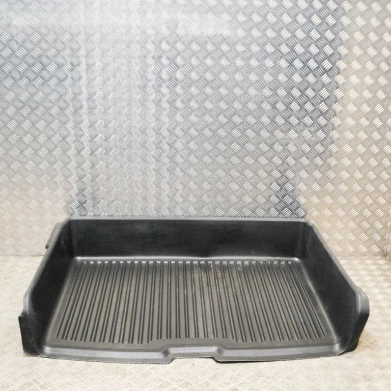 Trunk/boot floor carpet liner