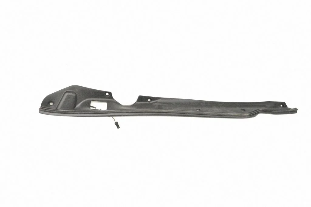 Cita bagāžnieka apdares detaļa – Tesla Model S (2012-)