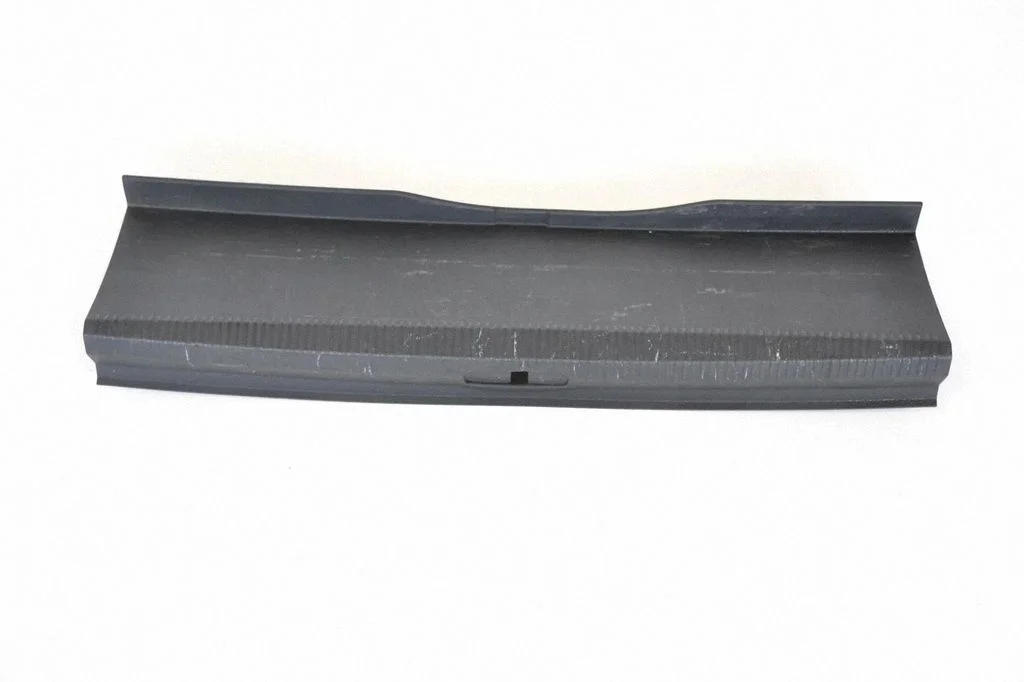 Pagasiruumi läve kaitseviimistlus – Volkswagen Passat B6 (2005-2010)