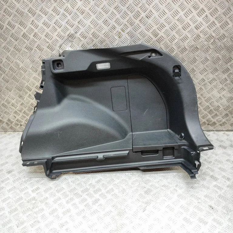 Boczny panel tapicerki bagażnika 6476642050