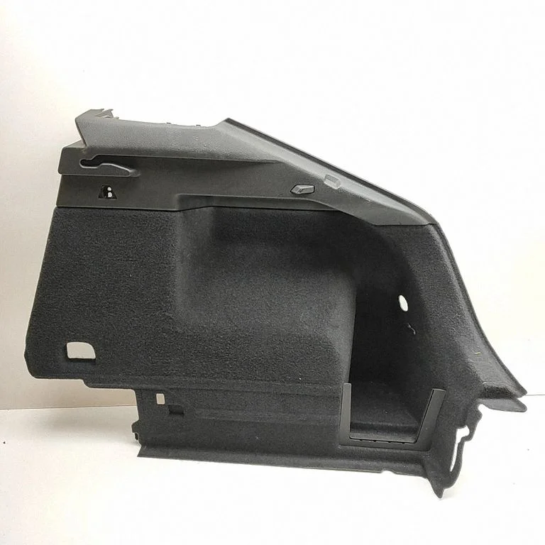 Boczny panel tapicerki bagażnika 83F863880