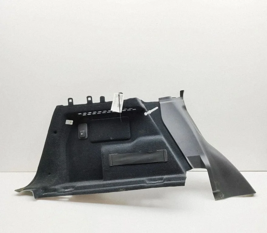 Boczny panel tapicerki bagażnika K8D245431AE