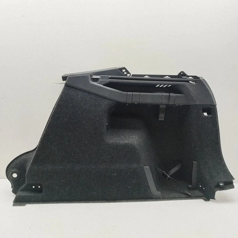 Boczny panel tapicerki bagażnika 5LG867428G