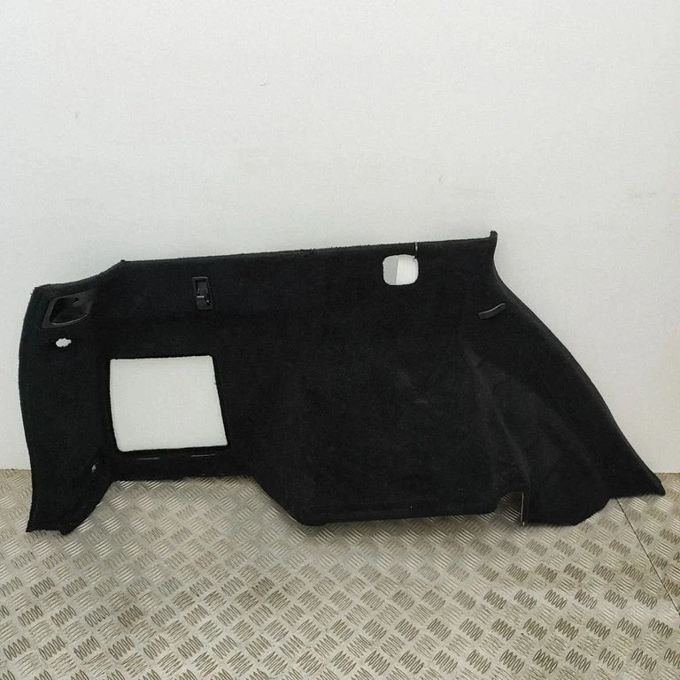 Boczny panel tapicerki bagażnika A1666907100