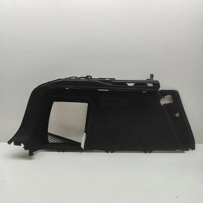 Boczny panel tapicerki bagażnika 5A40FD3